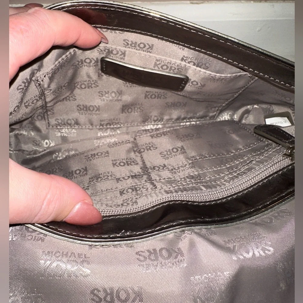 Michael Kors EUC Metallic Silver Logo Patent Leather Jet Set Shoulder Bag